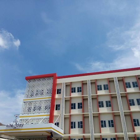 Hotel Nite And Day Batam Jodoh Square Esterno foto