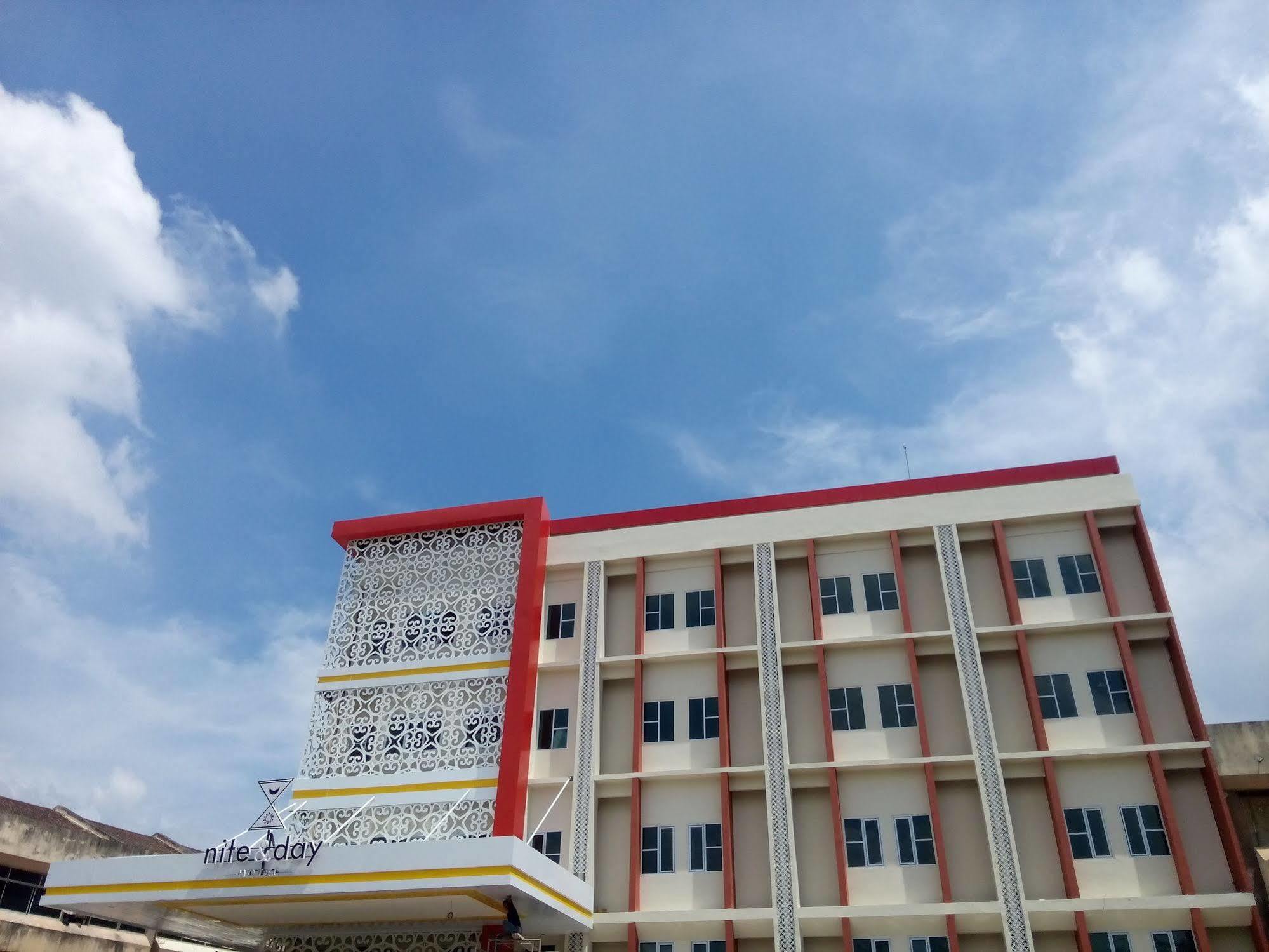 Hotel Nite And Day Batam Jodoh Square Esterno foto