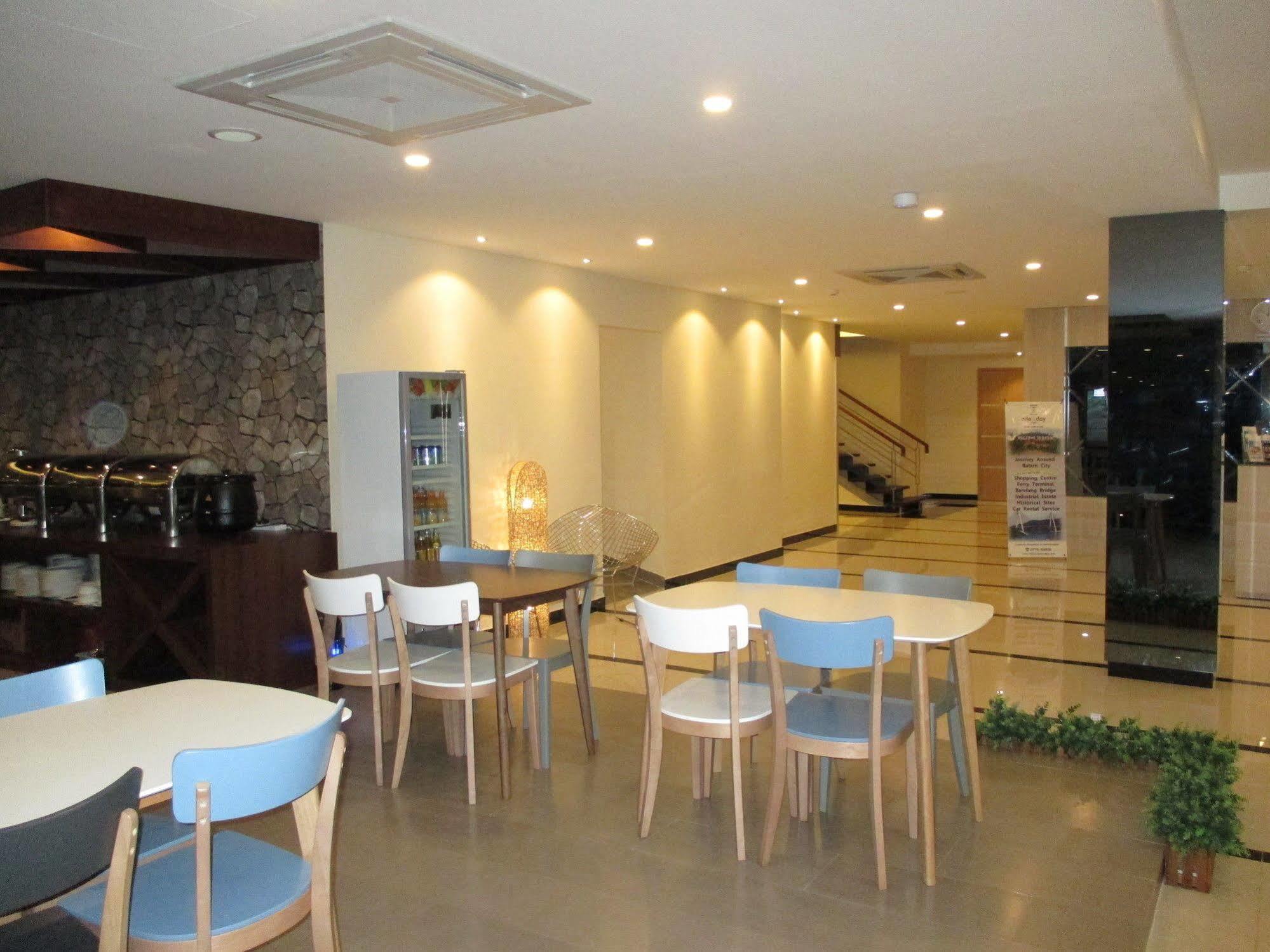 Hotel Nite And Day Batam Jodoh Square Esterno foto